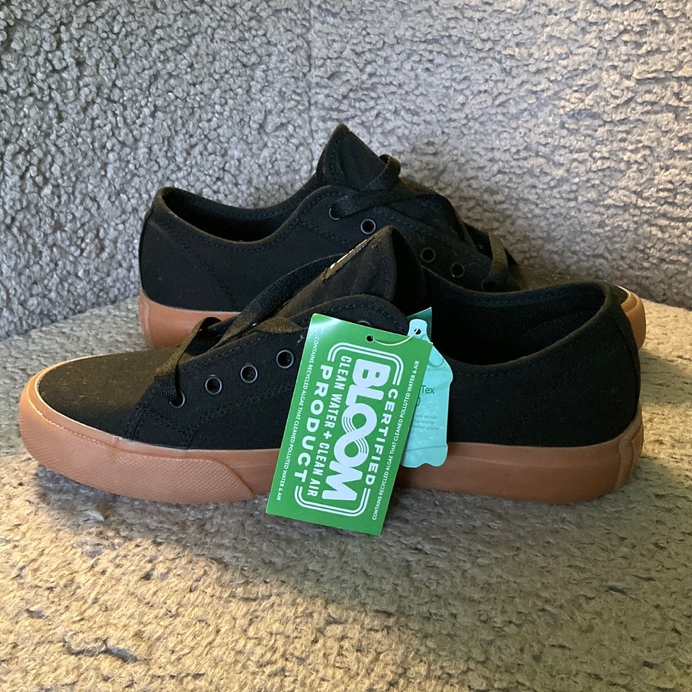 DC skate shoes